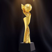 Trophée de cristal personnalisé Globe de cristal gravé créatif Trophée en résine pour souvenir d'anniversaire d'entreprise