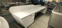Comptoir de réception de luxe blanc brillant haut de gamme pour centre commercial, école, bureau, hôtel, caisse, grand bureau de réception avec éclairage LED