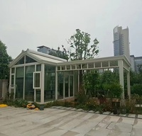 Véranda en aluminium à toit en pente avec cadre à rupture de pont thermique, verre isolant, toit triangulaire, salle de jardin, solarium personnalisé pour patio arrière