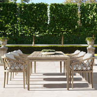 Ensemble de meubles de jardin de style design en teck vieilli, table et chaises de salle à manger d'extérieur pour hôtel et patio