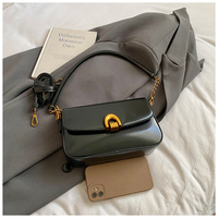 Sac à main femme rétro couleur unie 2025, nouveau sac de banlieue simple à porter à l'épaule ou sous le bras, petit sac boîte