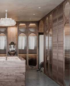 Armoire de chambre à coucher de style médiéval Wabi Sabi, de haute qualité et haut de gamme - Product Image 2