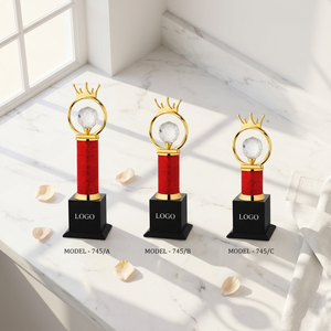 Trofeo de Corona Dorada con Bola de Cristal y Columna Roja sobre Base Negra, Modelo 745 de Metal Fundido con Grabado - Product Image 1