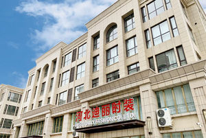 Maglione a Felpa con Cappuccio da Bambina in Maglia di Lana Merino e Cachemire - Product Image 4