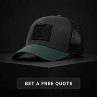 Gorra Trucker Premium con Parche de Cuero 3D en Relieve, Malla Negra en la Parte Trasera, Visera Curva, Cierre a Presión, Logotipo Personalizado, Fabricante de Ropa Urbana