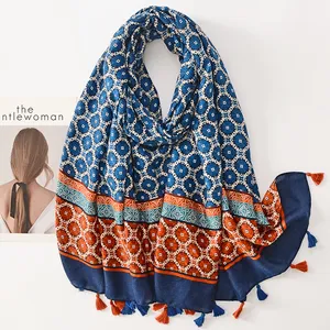 Malaysia Arab Women Geometric Pattern Printed Cotton Viscose Hijabs Newest Collection Fashion Dubai Muslim Hijab Head Scarf