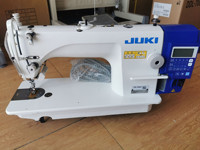 Machine à coudre industrielle à point droit simple aiguille JUKI DDL-7000A-7 d'occasion, ensemble complet