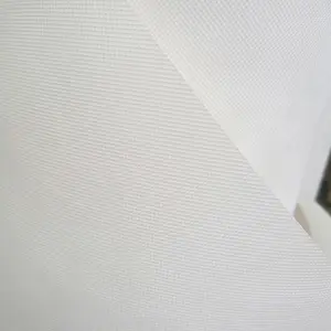Yüksek kaliteli % 100% Polyester PET spunbreathable nefes su geçirmez kumaş olmayan dokuma kumaş rulo sert keçe