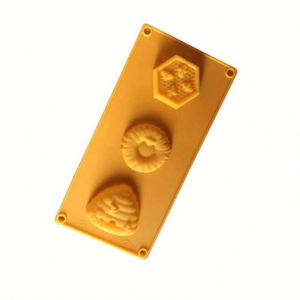 Moule en silicone écologique à 3 cavités en nid d'abeille pour la décoration de gâteaux, fabrication artisanale de savon en forme d'abeille, sans BPA, OEM/ODM - Product Image 3