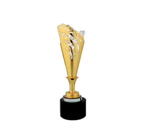 Custom Logo Golden Metalen Trofeeën Hartvormige Awards Galvaniseren Metalen Trofee Award
