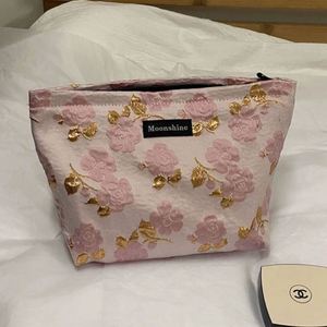 Bolsa de Aseo Portátil Coreana de Gran Capacidad, Diseño Elegante con Lazo a Cuadros, Bolsa de Maquillaje, Estuche para Cosméticos - Product Image 3