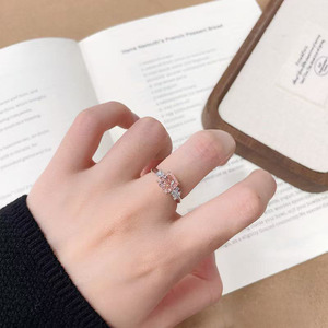 <span class=keywords><strong>Anillos</strong></span> <span class=keywords><strong>de</strong></span> compromiso sencillos <span class=keywords><strong>de</strong></span> 4 puntas con tallo recto y corte cojín <span class=keywords><strong>de</strong></span> <span class=keywords><strong>oro</strong></span> <span class=keywords><strong>rosa</strong></span> y blanco <span class=keywords><strong>de</strong></span> 18 quilates con diamantes rosas <span class=keywords><strong>de</strong></span> laboratorio para mujer, anillo <span class=keywords><strong>de</strong></span> diamante cultivado en laboratorio - Product Image 4