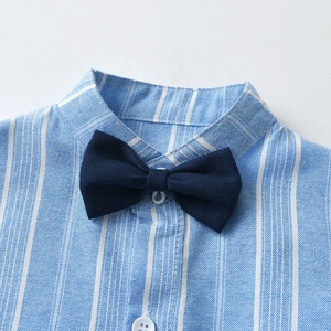 Elegante Completo Estivo per Bambini: Camicia a Righe con Papillon e Pantaloncini Tinta Unita, Outfit da Gentiluomo a Maniche Corte - Product Image 2