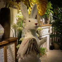 Grand lapin réaliste sur pied, fait main en fausse fourrure, pour Pâques, séances photo, événements et présentoirs de magasin