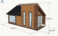 Cabane en bois préfabriquée avec vue sur la forêt et fenêtres du sol au plafond pour une retraite en pleine nature