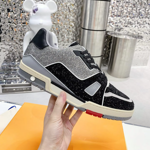 รองเท้ากีฬาแบบผูกเชือก ดีไซน์หรูหรา หนังแท้ พื้นรองเท้าหนังแท้ สวมใส่สบาย เหมาะสำหรับกิจกรรมกลางแจ้ง ลำลอง แฟชั่นทันสมัย ยี่ห้อ VILUNENES รุ่น Calf - Product Image 2