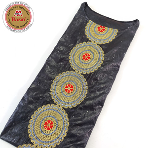 Tissu <span class=keywords><strong>Bazin</strong></span> Riche Dentelle et Broderie Agréable à la Peau pour la <span class=keywords><strong>Couture</strong></span> de Robes Nigérianes et Indiennes pour Femmes ou Hommes - Product Image 2