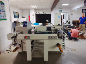 Máy kiểm tra nhãn 100% Dừng tự động với hệ thống rạch để phát hiện lỗi in - Product Image 4