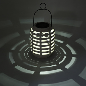 Lámpara Solar de Jardín, Farol de Hierro con Efecto de Llama LED, Resistente al Agua, Portátil para Exteriores, 12V, Energía Solar Mono Si - Product Image 1