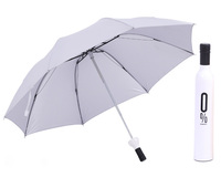 Cadeau de promotion Parapluies de bouteille de vin bon marché 3 Parapluie de base en forme de bouteille de poche portable pliante avec logo