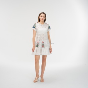 Robe florale personnalisée en coton ajouré avec broderie, manches courtes, ourlet à volants, robe d'été pour femmes - Product Image 1