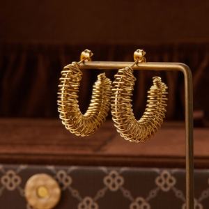 Pendientes de Acero Inoxidable Impermeables con Baño de Oro PVD de 14k y 18k, Joyería de Moda para Mujer, Pendientes de Alambre Enrollado para Primavera - Product Image 4