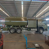 Nouveau véhicule de ravitaillement aérien HOWO 6x4 pour l'aviation civile, avec corps de réservoir en alliage d'aluminium spécial et ravitaillement par gravité sous pression