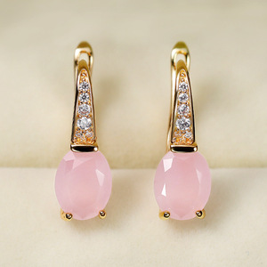 Orecchini a Perno Ovali a Goccia Rosa per Donne, Tono Dorato, Accessori Dolci e alla Moda per Uso Quotidiano - Product Image 4