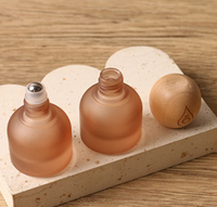 Botella de Vidrio Ámbar Esmerilado de 10 ml de Primera Calidad para Aceites Esenciales, con Tapa de Bambú y Bola de Acero, Recargable y Vacía