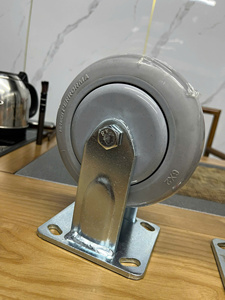 Rueda giratoria de caucho termoplástico gris de alta resistencia, con freno bloqueable, chapada en zinc, con protectores de rosca y placa de 5.5mm de espesor, amortiguadora. - Product Image 4