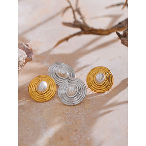 जिनयू 4344 सिम्युलेटेड मोती गोलाकार रिंग पैटर्न कान स्टड महिला कान के सामान के लिए उत्कृष्ट स्टेनलेस स्टील स्टड इयररिंग्स - Product Image 4