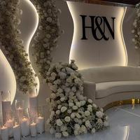 Panneau de fond de scène LED de luxe personnalisé en acrylique ondulé avec lumière chaude pour événements et réceptions