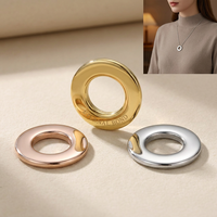 Pendentif rond en acier inoxydable Aceon de Yiwu, surface bombée, bord irrégulier des deux côtés, gravure DIY, nouveau modèle
