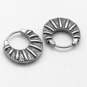 Pendientes de aro minimalistas étnicos y únicos, diseño geométrico de acero de titanio, forma de media luna, joyería de acero inoxidable 316 - Product Image 3