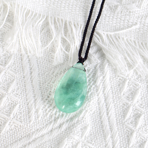Pendentif en cristal naturel en forme de goutte d'eau (améthyste, quartz rose) avec cordon en tissu pour cadeau - Vente en gros - Product Image 6