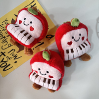En gros, Breloque de sac en peluche motif pomme de dessin animé avec clavier, style Kawaii, poupée en peluche douce et adorable, porte-clés et pendentif pour sac à main et sac à dos