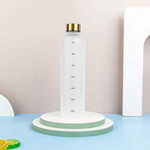 Offre Spéciale pour fille en plastique givré avec marqueur de temps 1000ml Portable Tritan bouteille d'eau de qualité alimentaire bouteille d'eau de sport - Product Image 5