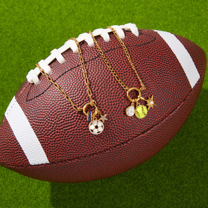 Collar con Colgante de Fútbol para Mujer, Estilo Moderno para el Día del Partido, Acero Inoxidable, Chapado en Oro, Resistente al Agua y al Deslustre, Joyería Deportiva - Product Image 1