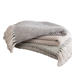 Manta de Viaje de Felpa Suave LEORATE a Precio de Fábrica, Textiles para el Hogar Acogedores, 100% Poliéster Estampado, para Uso en Todas las Estaciones, para Sofá - Product Image 1