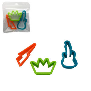 Couronne de vacances en plastique foudre Flash guitare Fondant Biscuit <span class=keywords><strong>emporte</strong></span>-pièce moule, outil de biscuit pour la décoration de biscuit - Product Image 1