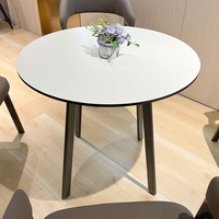 Ensemble table de négociation en marbre et chaises (une table, quatre chaises) – Idéal pour bureau, réception, service commercial, petite boutique de thé au lait – Style moderne et épuré
