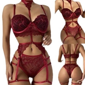 Conjunto de lencería sexy de tres piezas con liguero de elastano y cuello halter de encaje, directo de fábrica - Product Image 6