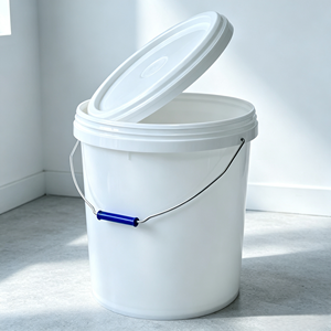 Seau rond en plastique blanc avec couvercle, seau en plastique avec poignée en métal, conteneur de rangement multi-usages - Product Image 1