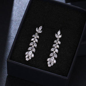 Boucles d'oreilles pendantes en or blanc E2231, motif floral en cristal taille marquise et strass, sertissage griffe, bijoux de mode pour femme, idéales pour mariage - Product Image 5