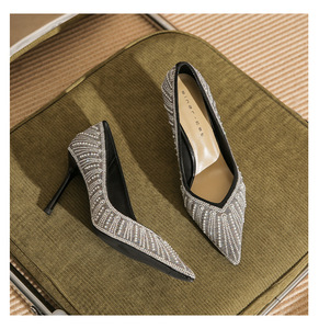 <span class=keywords><strong>Scarpe</strong></span> da donna <span class=keywords><strong>con</strong></span> <span class=keywords><strong>tacco</strong></span> alto a punta da donna <span class=keywords><strong>con</strong></span> <span class=keywords><strong>tacco</strong></span> a spillo <span class=keywords><strong>scarpe</strong></span> <span class=keywords><strong>con</strong></span> pompa poco profonda Shinny di nuovo design <span class=keywords><strong>scarpe</strong></span> da sposa da sposa <span class=keywords><strong>rosse</strong></span> da donna - Product Image 6