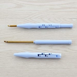 Juego de herramientas de ganchillo para tejer DIY con mango mágico, aguja de perforación de plástico cuadrada elegante, bordado de 3mm de espesor - Product Image 4