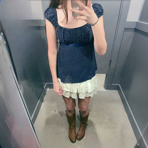 T-shirt à manches courtes à pois doux et ajusté avec définition de la taille pour femme, haut d'été - Product Image 4