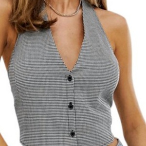 Proveedor de suministro de botones frontales sin mangas con cuello en V profundo Halter Crop Tops - Product Image 4