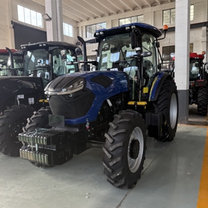 Tracteur agricole 4x4 à transmission par engrenages, roues noires, moteur haute sécurité, composant essentiel pour usage agricole - Product Image 2