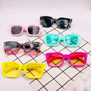 Occhiali da <span class=keywords><strong>sole</strong></span> quadrati colorati per bambini accessori per ragazze giocattoli per bambini decorazione parasole occhiali per bambini con montatura grande - Product Image 2